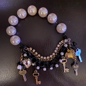 Pretty fashion bracelet (add on item)